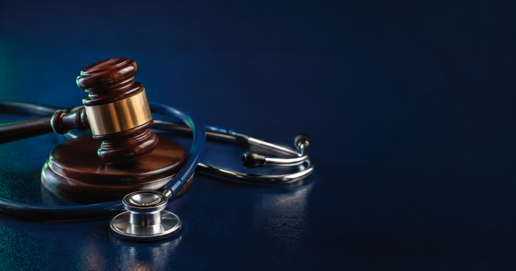 Publicidad médica y COFEPRIS: mazo de juez y estetoscopio
